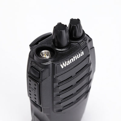 2W Ausgangsleistung Walkie Talkie mit Antennenimpedanz von 50Ω und wiederaufladbarer Batterie