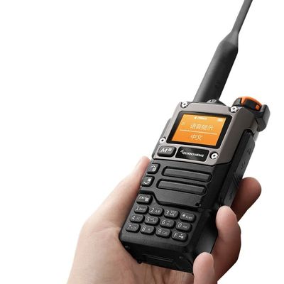 Doppelband-Analogradio Zwei-Wege-Walkie-Talkie Schwarz Handheld für eine reibungslose Kommunikation