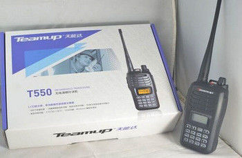 Leistungsstärkste T550 VHF/UHF Walkie-Talkie mit 4W Ausgangsleistung und 16 Speicherkanälen