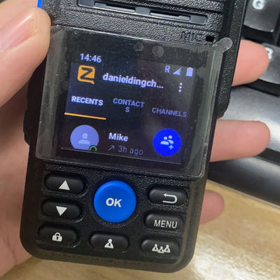 Echtzeitkommunikation mit Avaialble OEM 110*56*34mm Walkie Talkie und Farbbildschirm