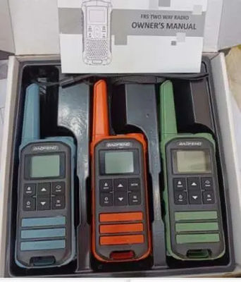 Handheld-Mini-Walkie-Talkie im Terminal-Stil mit Frequenzbereich 136-174/403-527MHZ